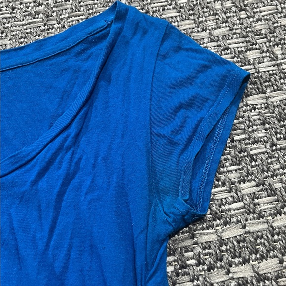 Garage | V-Neck T-Shirt with Cinched Sides - Picture 5 of 10